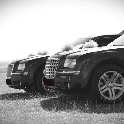 Весільний кортеж CHRYSLER 300c — логотип