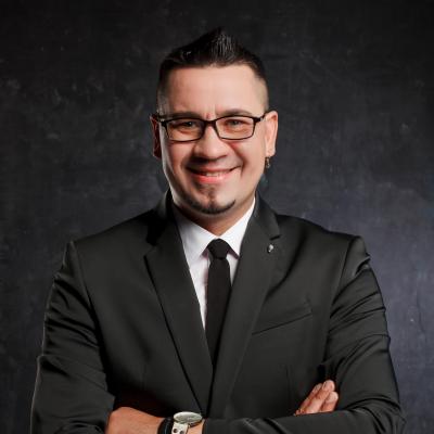 Ведущий Сергей Тимошенко — логотип