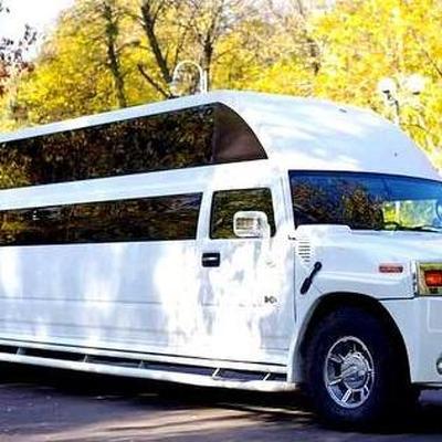 018 Лимузин Ultra Mega Hummer H2 2017 — логотип