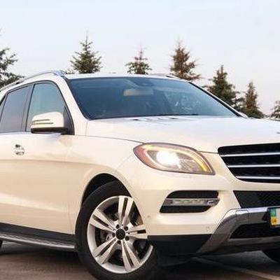 119 Внедорожник Mercedes Benz ML белый а — логотип