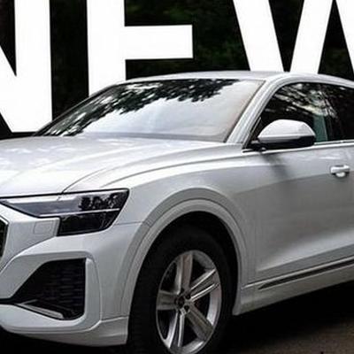 041 Bнедорожник Audi Q8 белая — логотип