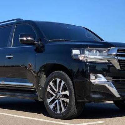 057 Внедорожник Toyota Land Cruiser 200 — логотип