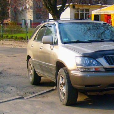Lexus RX300 на весілля — логотип