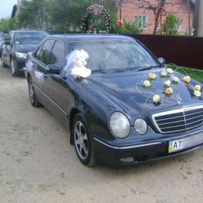 Mercedes E210 — логотип