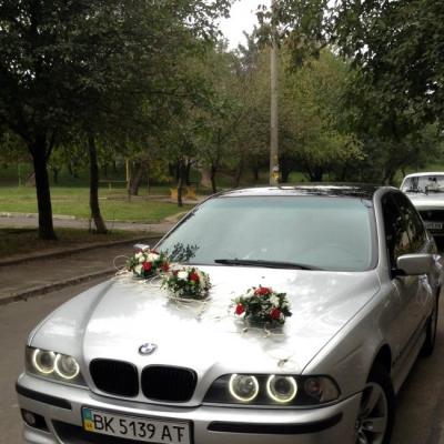 Весільний кортеж з автомобілів BMW — логотип