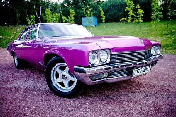 193 Ретро автомобиль Buick Le sabre — логотип