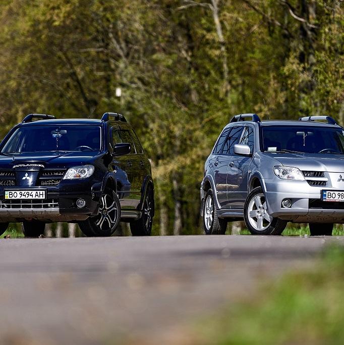 Весільний кортеж! Mitsubishi Outlander — логотип