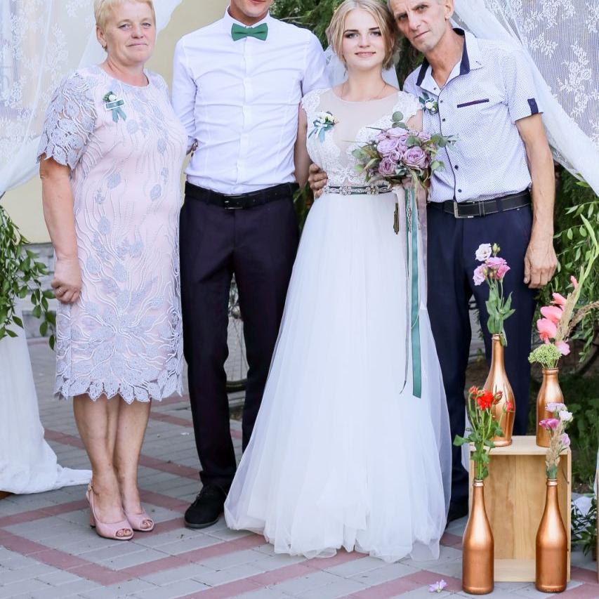 Оксана Муха — логотип