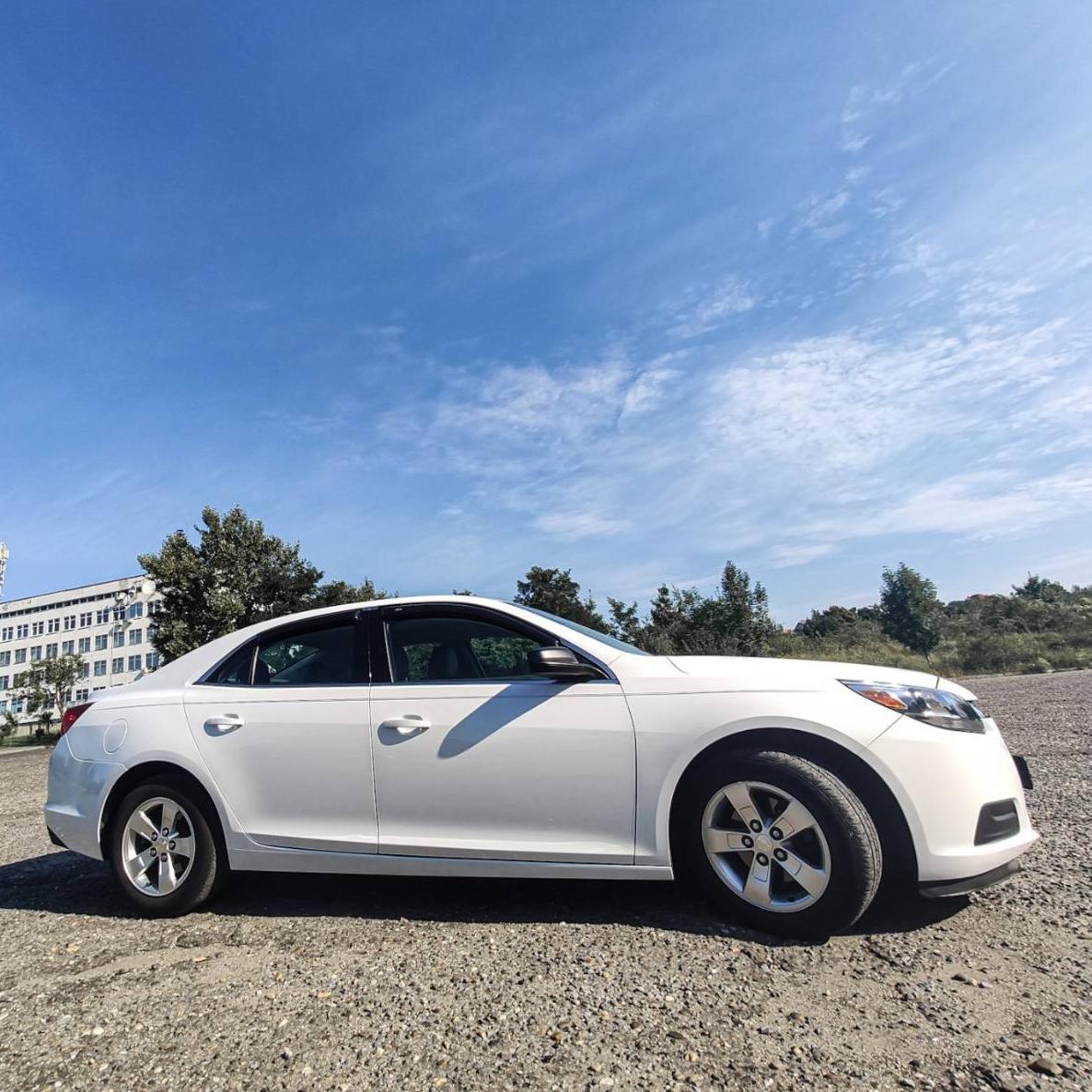 Авто на весілля Chevrolet Malibu — логотип