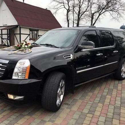 246 Позашляховик Cadillac Escalade чорни — логотип