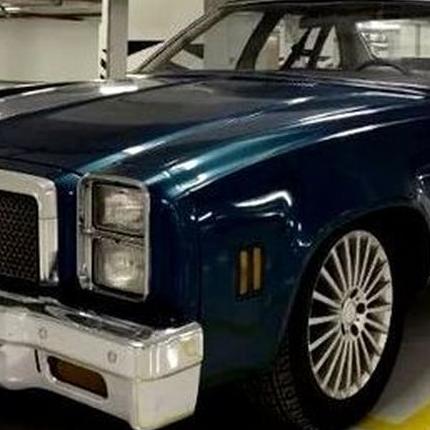 387 Ретро авто Chevrolet Malibu Classic — логотип