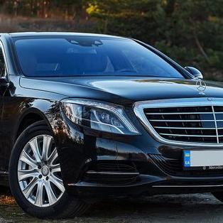 086 Mercedes W222 S500L чорний оренда ав — логотип
