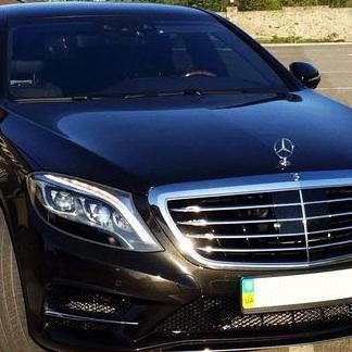 085Mercedes W22 S500L AMG чорний прокат — логотип