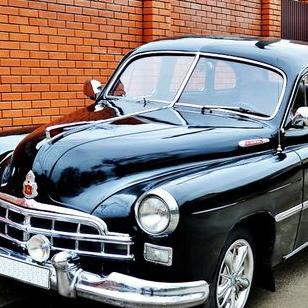 204 Ретро автомобіль ZIM GAZ-12 чорний — логотип