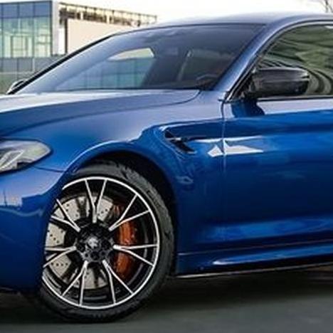 398 BMW M5 F90 Competition — з водієм та — логотип