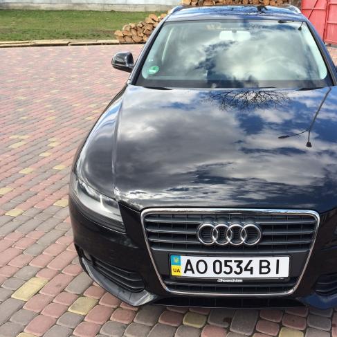 AUDI A4, Міша — логотип