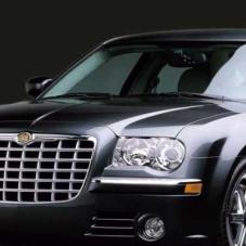 Чорний CHRYSLER 300c — логотип