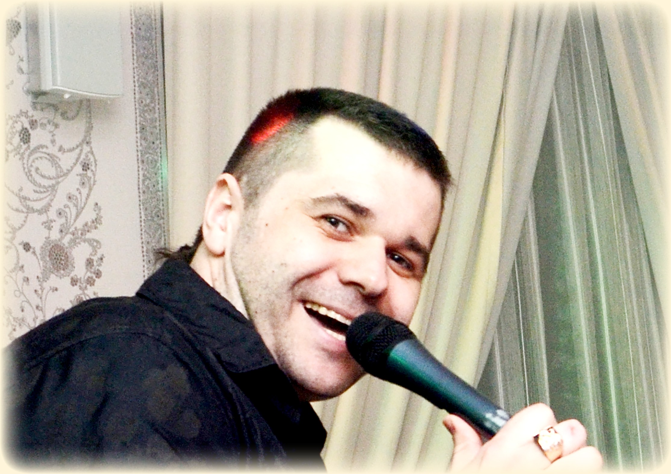 Vocalist Александр Жигловский — логотип