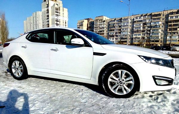228 Kia Optima белый аренда — логотип