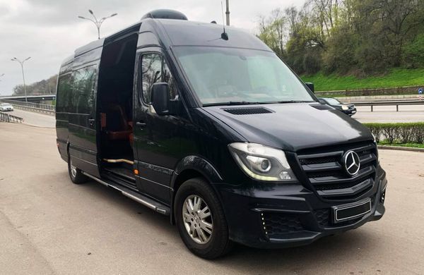 278Мікроавтобус Mercedes Sprinter чорний — логотип