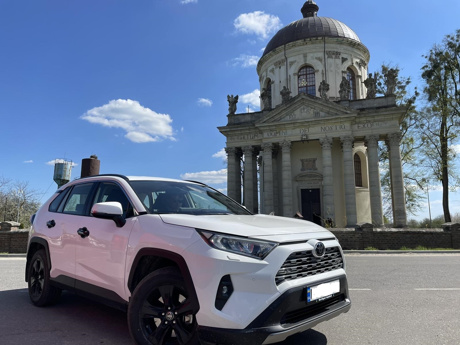 Весільний кортеж Toyota RAV4 2023 р.в. — логотип