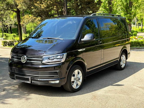 283Volkswagen Multivan чорний оренда мік — логотип