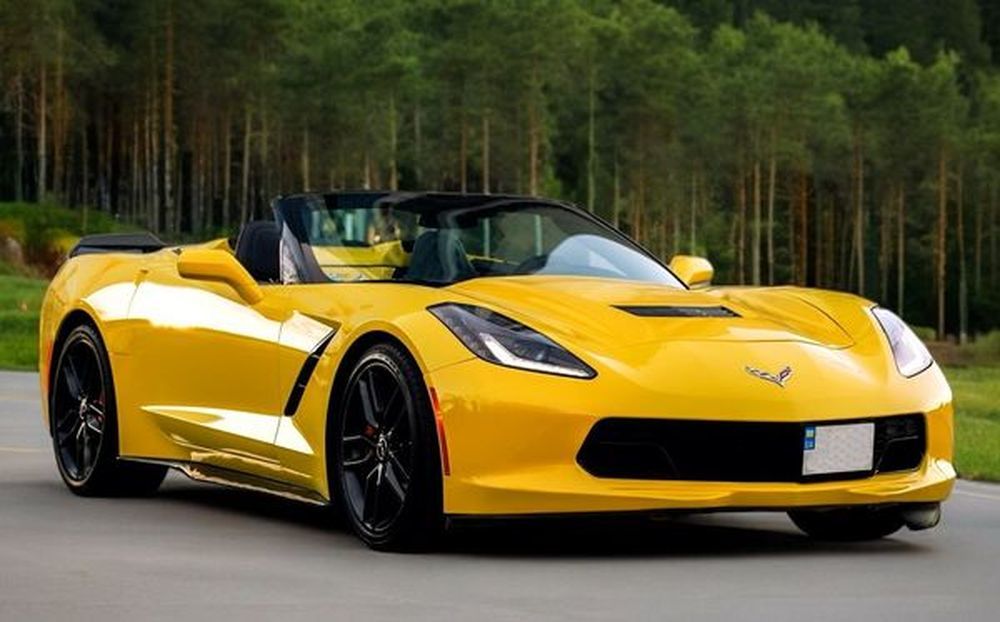 11Кабріолет Chevrolete Corvette Stingray — логотип
