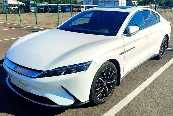 431 BYD HAN оренда авто на весілля — логотип