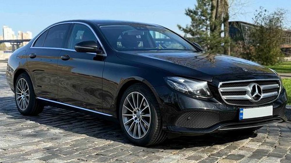 Авто на свадьбу Mercedes-Benz W213 E-cla — логотип