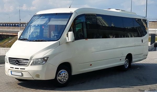 042 Автобус на весілля трансфер Mercedes — логотип