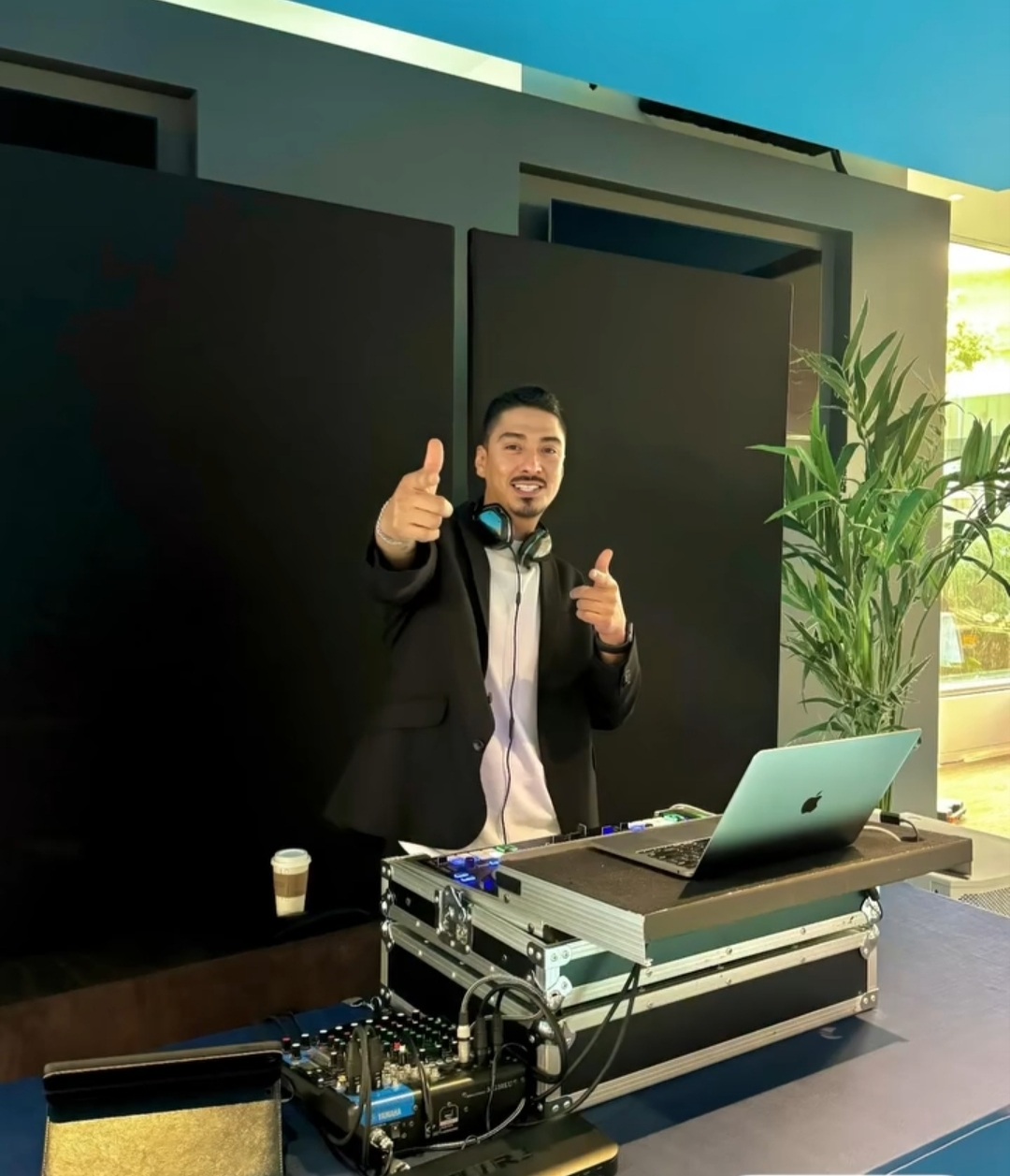 DJ Діджей на весілля, дні народження — логотип