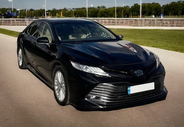 443 Оренда Toyota Camry 2025 в Києві — логотип