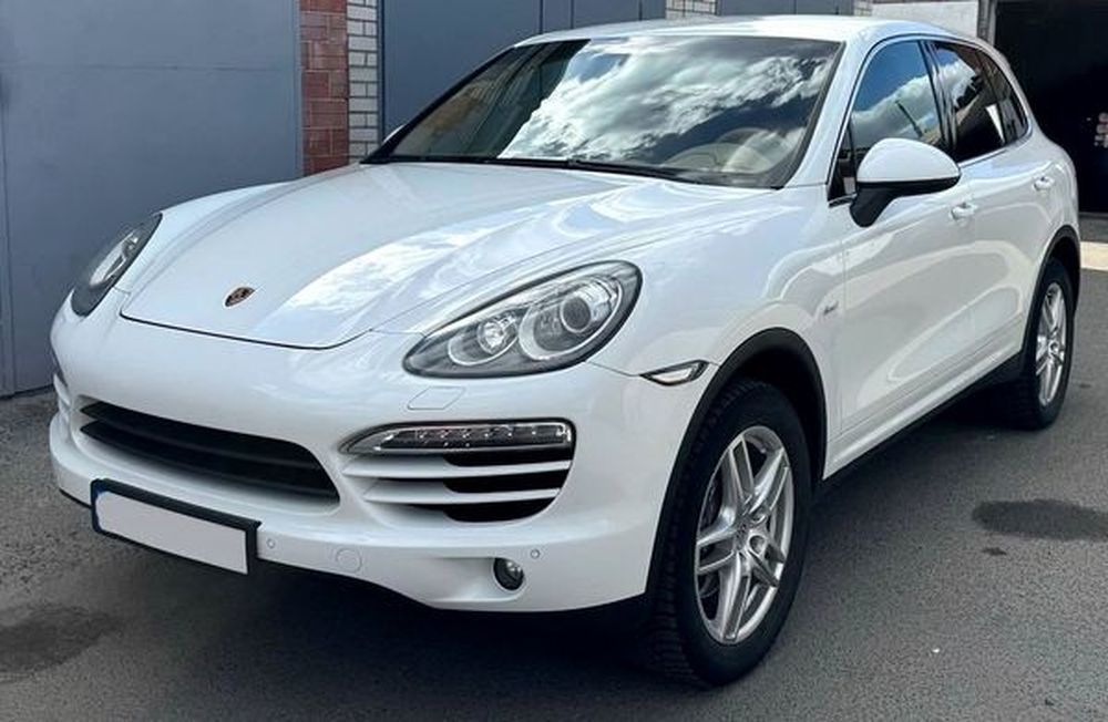 123 Білий Porsche Cayenne на весілля — логотип