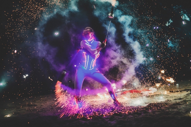 Романтичное и страстное Light show, Световое, Фаер — логотип