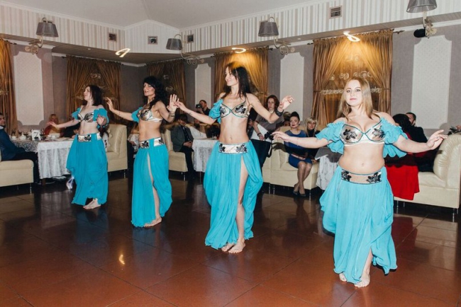 Спортивно-танцювальна школа "Jasmine" — логотип