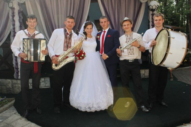 Весільний кавер — логотип