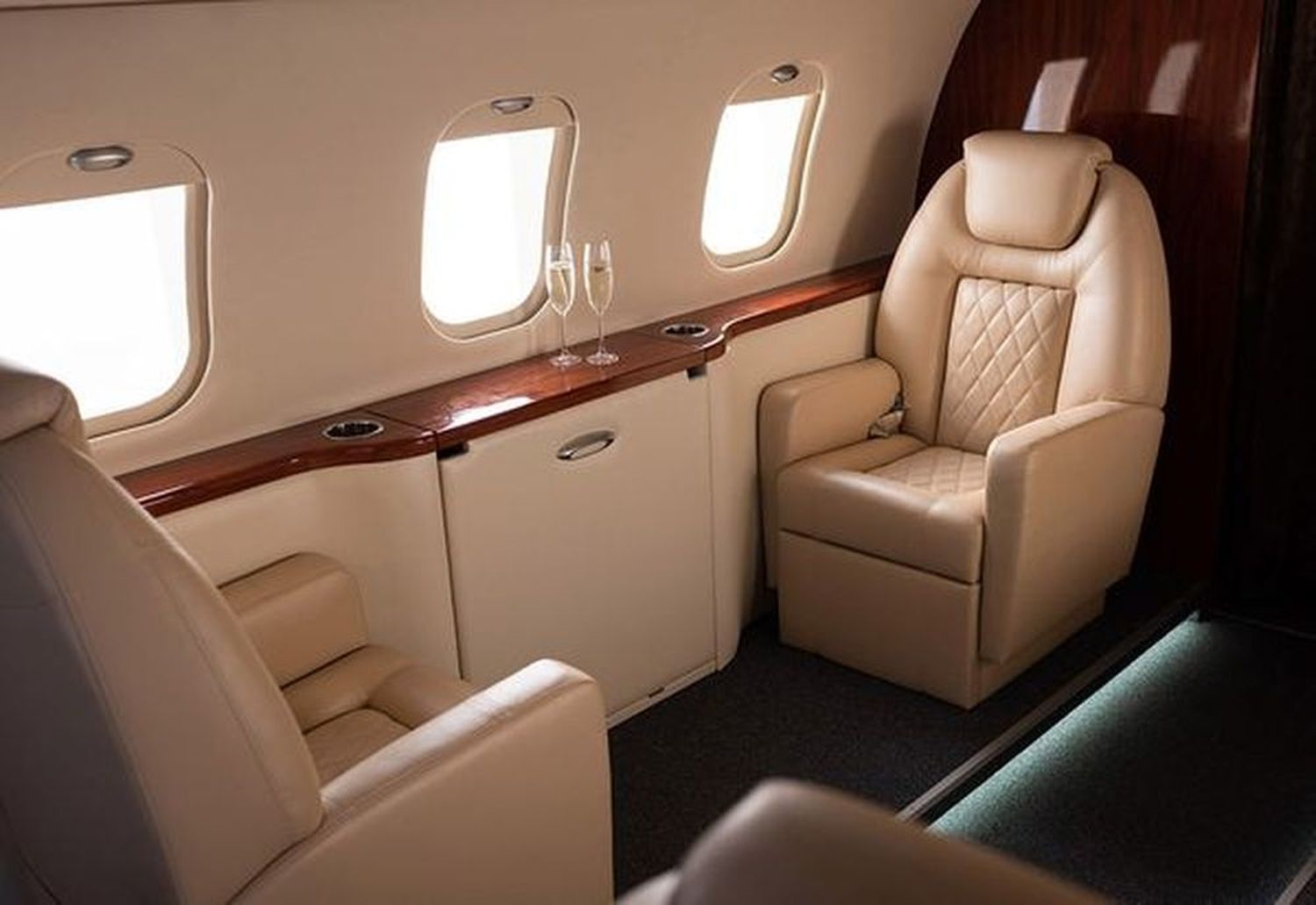 Фотосесія в літаку, літак для фотосесії Фотосесія в літаку, літак для фотосесії