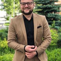 Ведучий Павло Туптинський