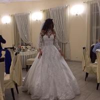 Продається шикарна весільна сукня