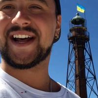 Ведущий Григорий Брайт