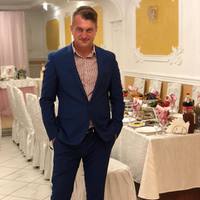 Ведучий Валерій Мельников