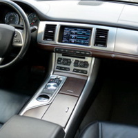 124 Jaguar XF білий 2014 оренда авто з в