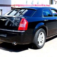 136 Chrysler 300C чорний оренда авто з в