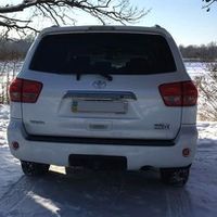 238 Внедорожник Toyota Sequoia белая