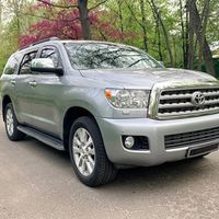 237 Позашляховик Toyota Sequoia срібляст