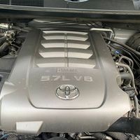 237 Внедорожник Toyota Sequoia серебро