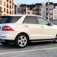 119 Внедорожник Mercedes Benz ML белый а