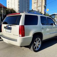 232 Позашляховик Cadillac Escalade білий