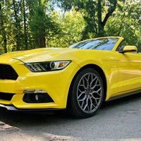 070 Ford Mustang жовтий кабріолет прокат