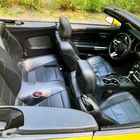070 Ford Mustang жовтий кабріолет прокат